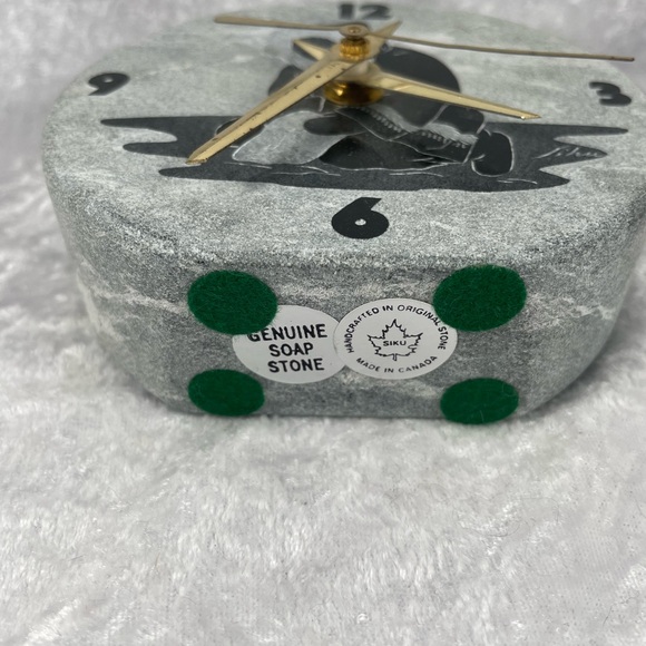 Handcrafted Inuit Soapstone Clock - Picture 4 of 6